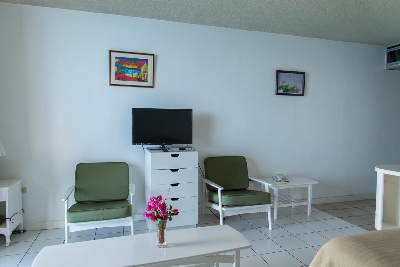 Deluxe Montego Bay Club Studio & Suites Exterior photo